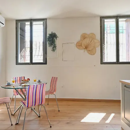 T2 Cosy Avec Clim Cour Charme & Fraicheur A * Nîmes