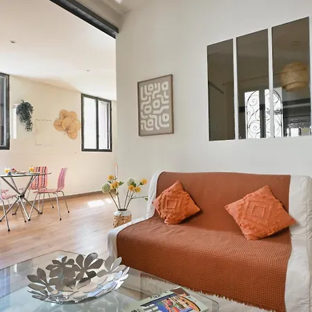 Lejlighed T2 Cosy Avec Clim Cour Charme & Fraicheur A Nîmes